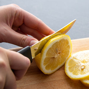 Anthem Super Parer slicing lemons with lemons laying next to it.