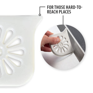 For those hard-to-reach places. Close-up of the Daisy PanMate Scraper edge in the corner of a baking pan.